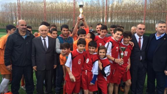 İlçemiz Okullar arasında düzenlenen Küçükler 2. Küme Futbol Şampiyonasında