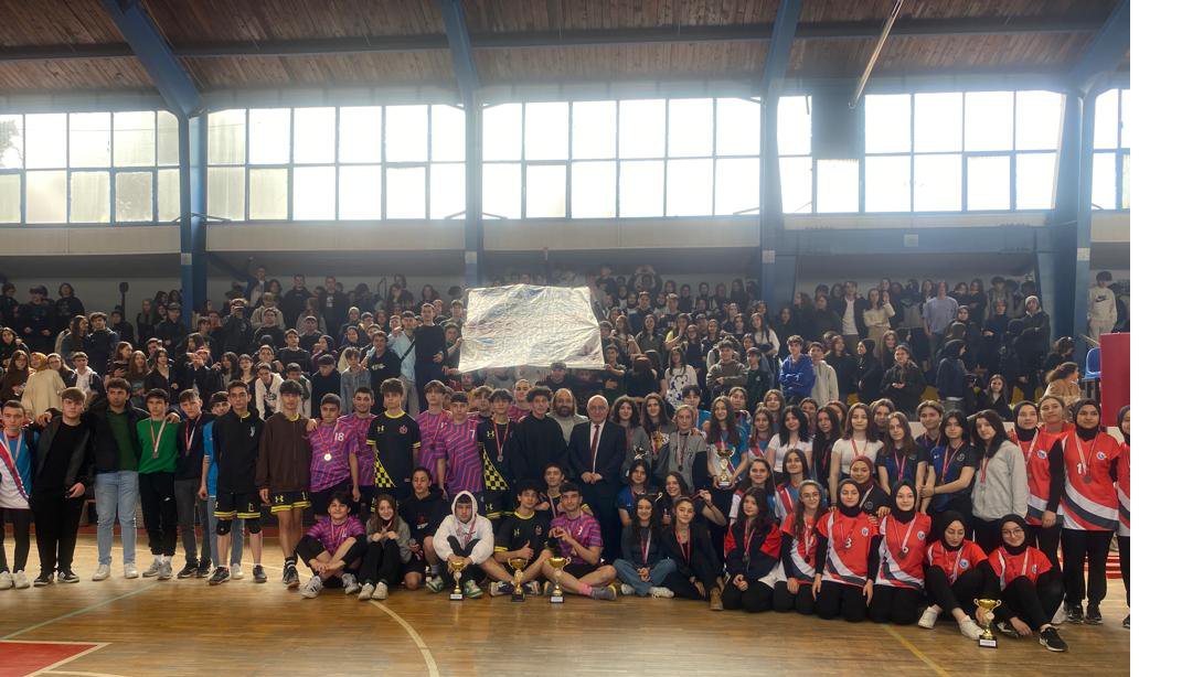 Okullar Arası Voleybol Turnuvası Düzenlendi.