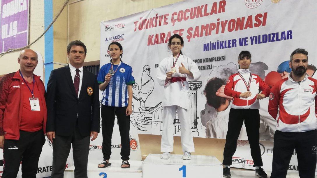 TOBB Hüsamettin Bayraktar Ortaokulu Öğrencisi Sare  KAYA Türkiye Şampiyonu Oldu.