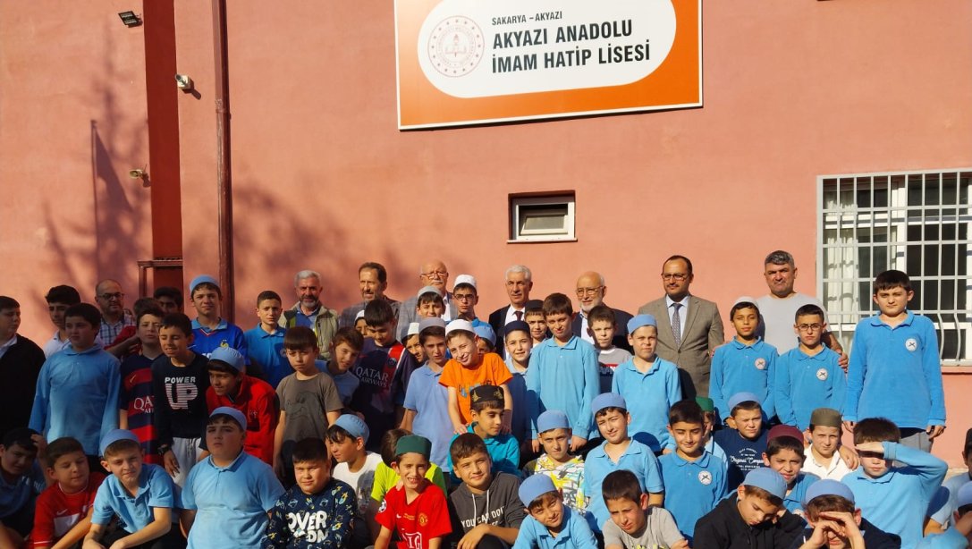 İlçe Milli Eğitim Müdürü Sayın Hasan CAN  Akyazı Anadolu İmam Hatip Lisesi Bünyesinde Açılan  İmam Hatip Ortaokulu'na Ziyarette Bulundu.