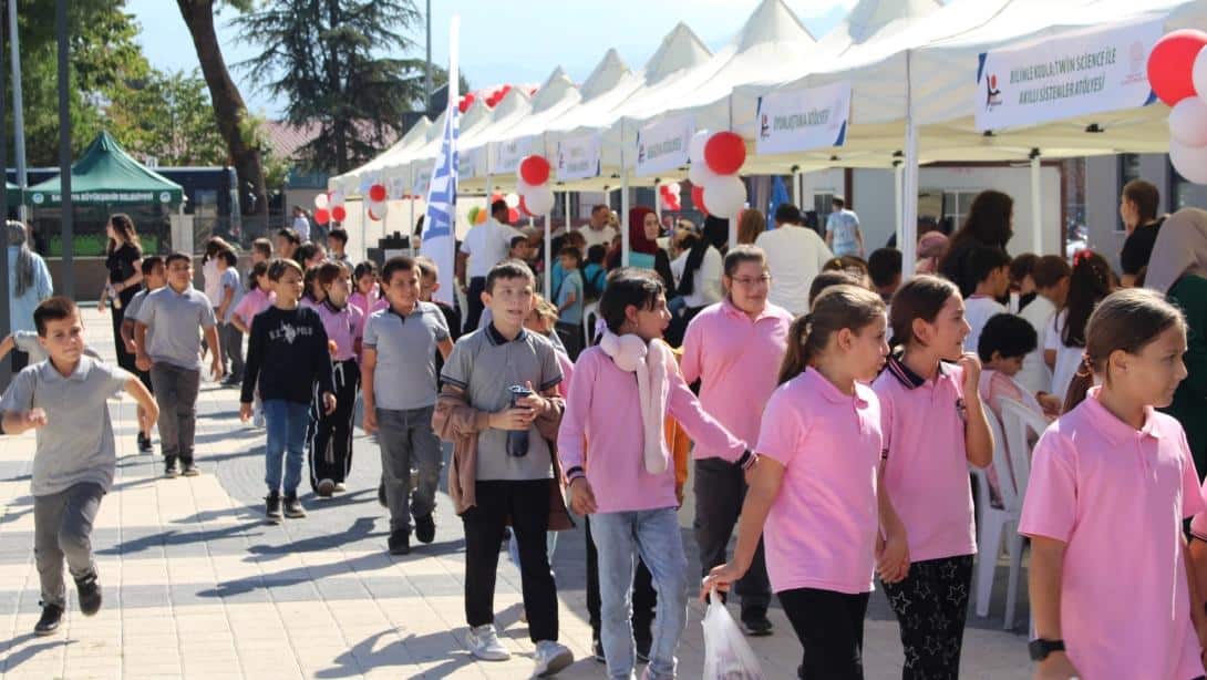 Akyazı Bilim Şenliği Büyük İlgi Gördü